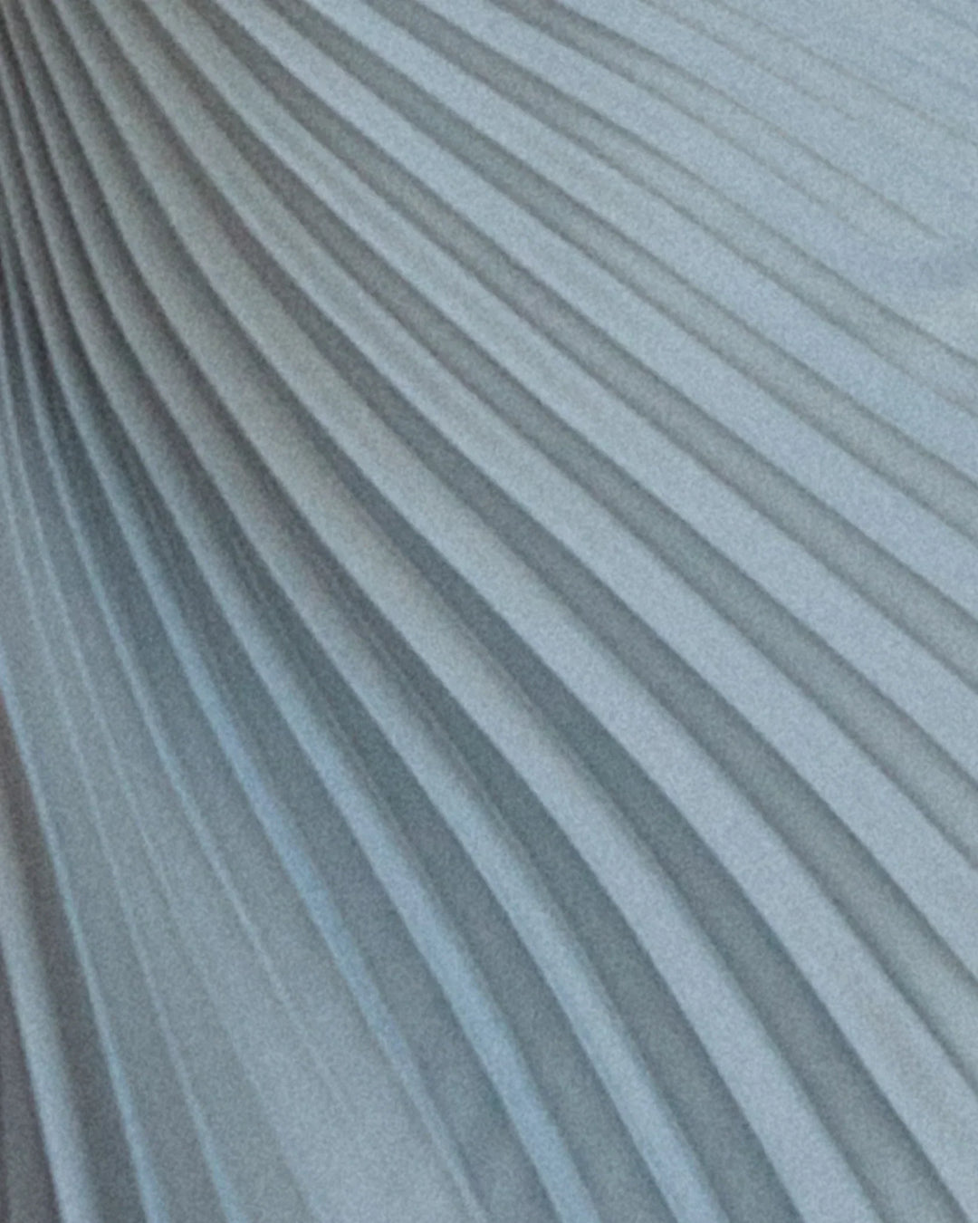 Delfina - Robe longue plissée en satin à une épaule