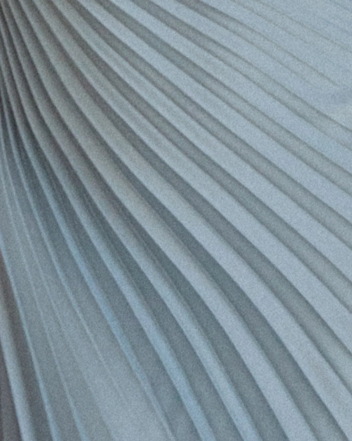 Delfina - Robe longue plissée en satin à une épaule