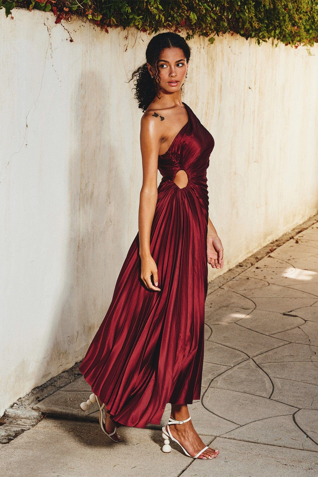 Sylviana - Robe mi-longue plissée sur l&