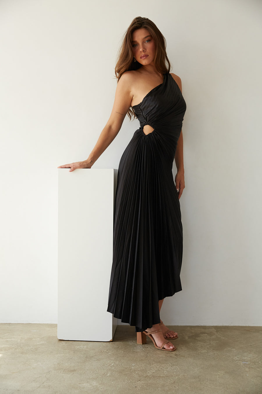 Sylviana - Robe mi-longue plissée sur l&